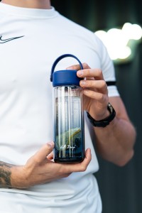 Vialli Design, Butelka z podwójną ścianką i zaparzaczem Fuori 350 ml granatowa 30183