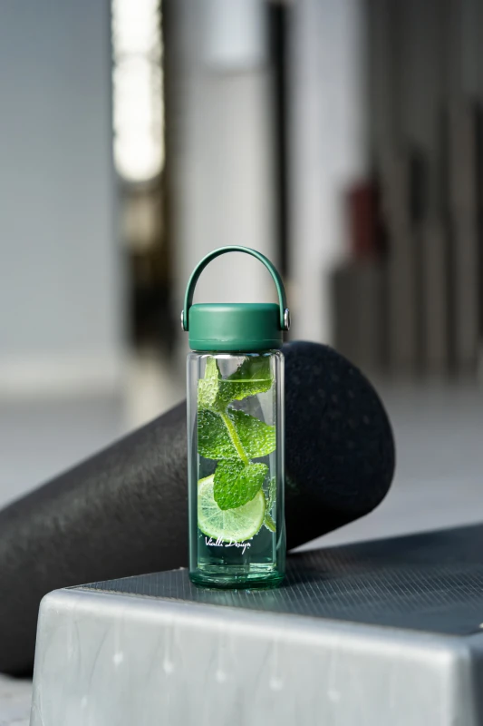Vialli Design, Butelka z podwójną ścianką i zaparzaczem Fuori 350 ml zielona 30213