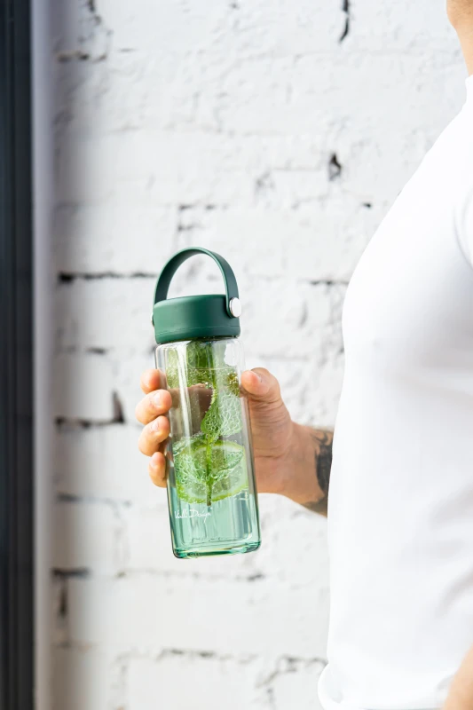 Vialli Design, Butelka z podwójną ścianką i zaparzaczem Fuori 350 ml zielona 30213