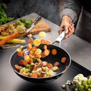 Astral_Wokpfanne_UniverSUS_Food_64455-28_1920x1920.jpg