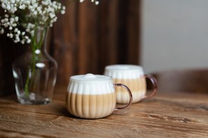 Vialli Design, komplet 2 szklanek z różowym uchem - TULIP, 350ml