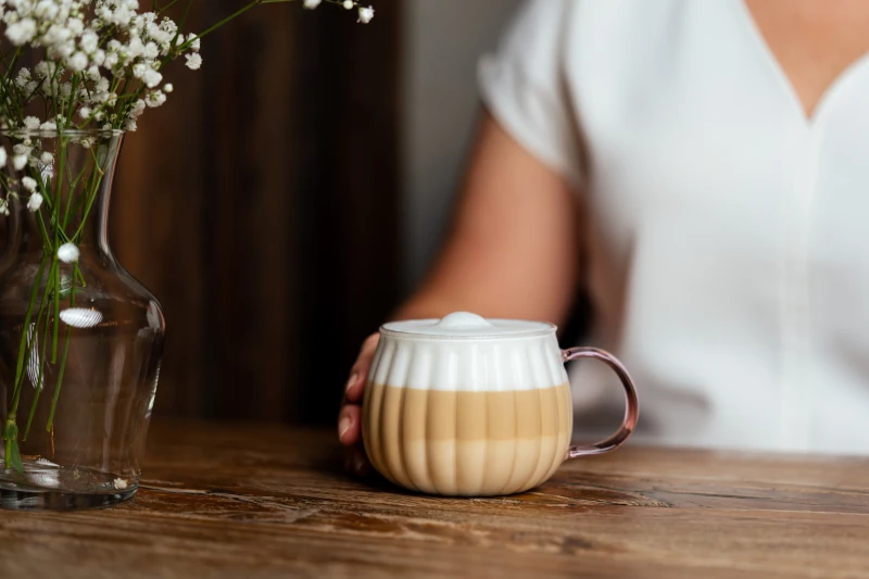 Vialli Design, komplet 2 szklanek z różowym uchem - TULIP, 350ml