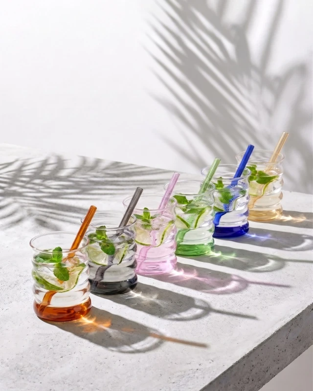 Vialli Design, zestaw 6 szklanek z kolorowym dnem 350 ml ze słomkami Volo 32224