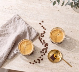 Vialli Design, komplet 2 filiżanki do espresso 120 ml ze złotym rantem Geo Gold