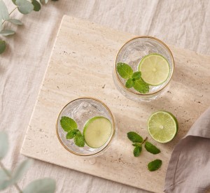 Vialli Design, komplet 2 szklanki 450 ml ze złotym rantem Geo Gold