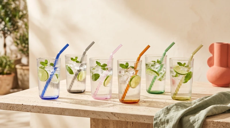 Vialli Design, zestaw 6 szklanek z kolorowym dnem 500 ml ze słomkami - VIBRA