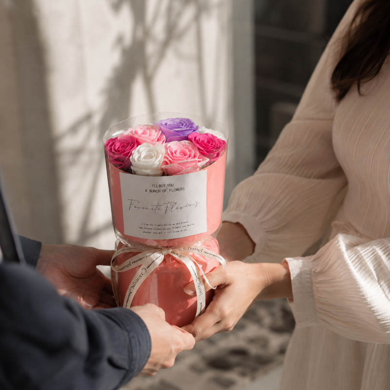 Flower box, bukiet zapachowych kwiatów mydlanych w pudełku fiolet