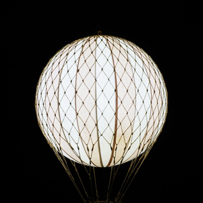 Authentic Models, model historycznego balonu z oświetleniem LED - Pink/White