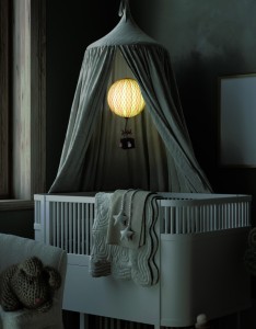 Authentic Models, model historycznego balonu z oświetleniem LED - Pink/White
