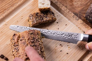 Kotai, Nóż kuchenny – ząbkowany nóż do chleba/ciasta + pudełko prezentowe