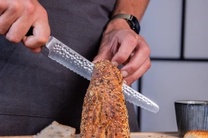 Kotai, Nóż kuchenny – ząbkowany nóż do chleba/ciasta + pudełko prezentowe