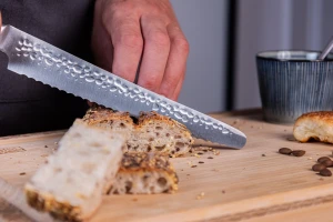 Kotai, Nóż kuchenny – ząbkowany nóż do chleba/ciasta + pudełko prezentowe