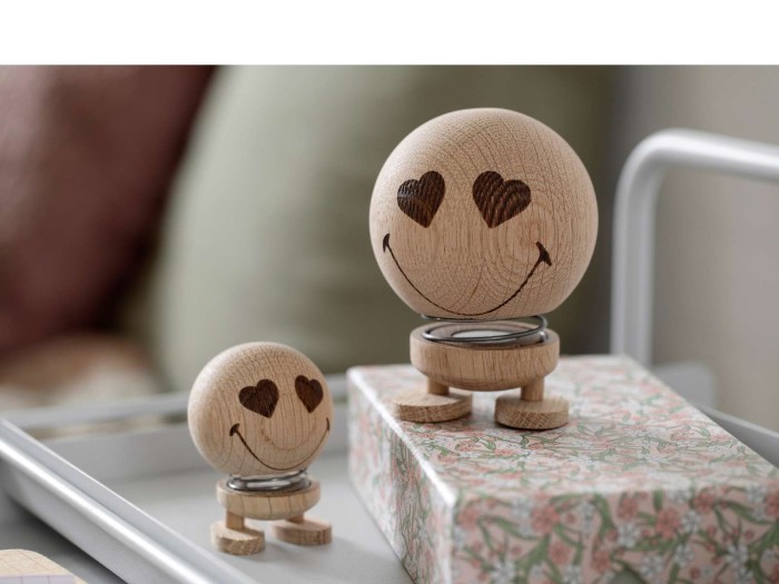 Hoptimist figurka Smiley Love S Raw Oak