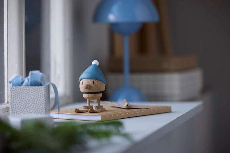 Hoptimist figurka Skiing Bumble S Sky